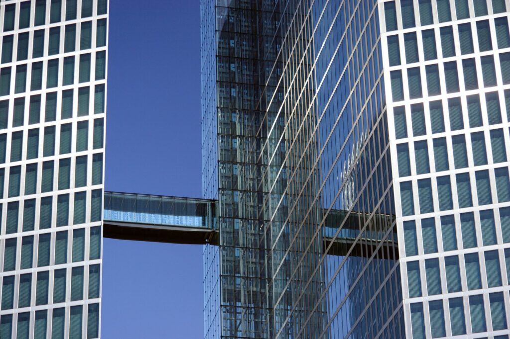 Sharing building sensor data to optimise building processes